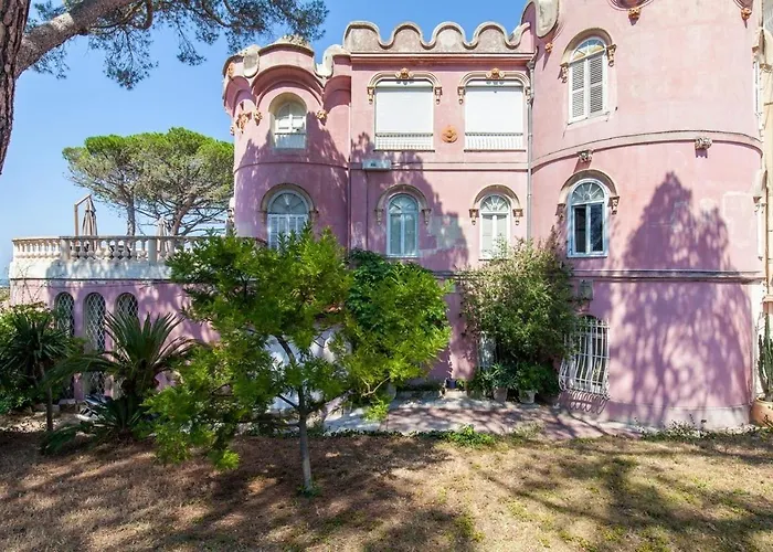 Chateau Des Anglais - Five Stars Holiday House